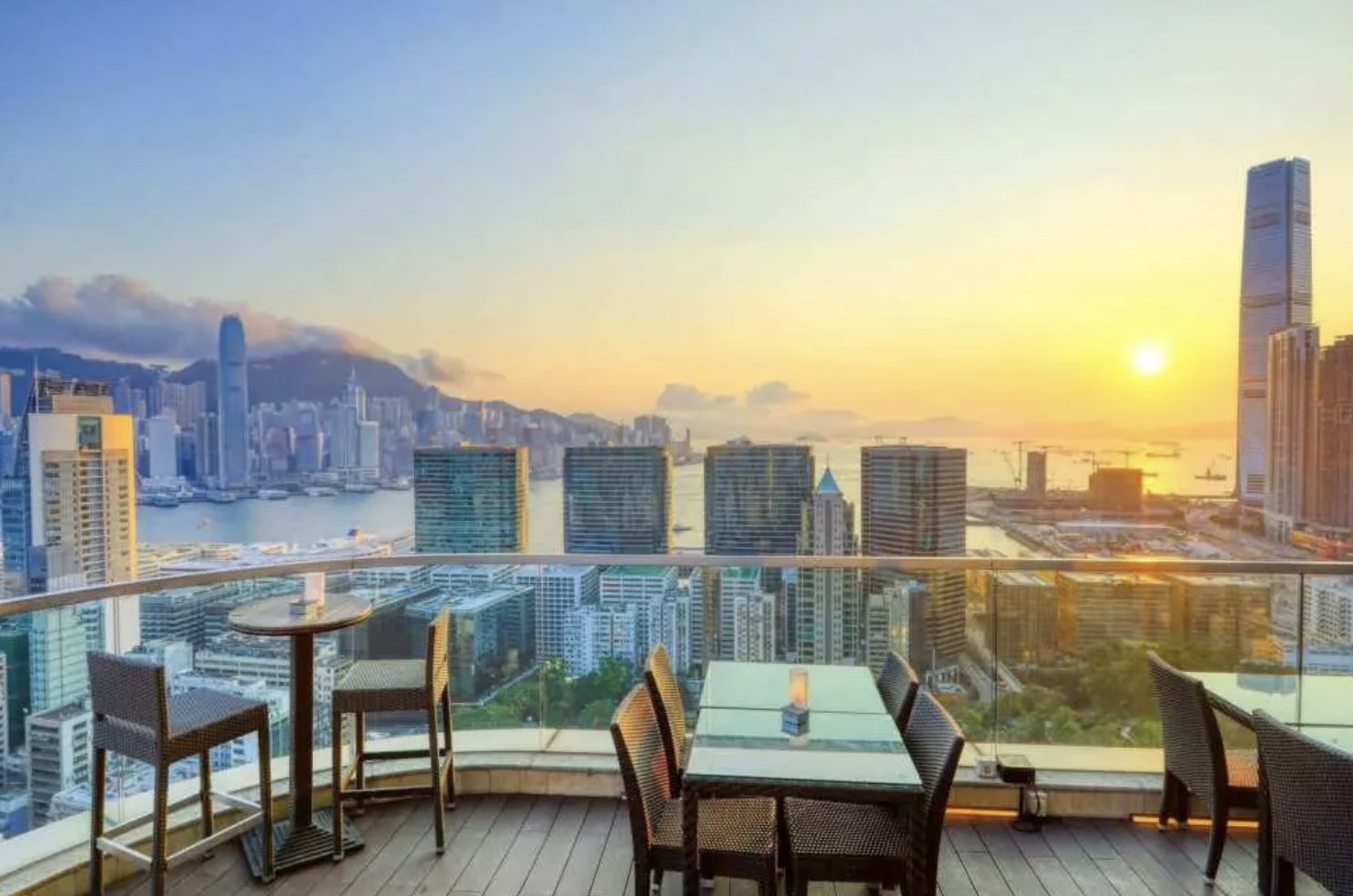 尖沙咀 The ONE Harlan’s Bar 海景餐廳半自助午餐 1 折優惠低至 HK$31/位!270°維港高空海景任食海鮮頭盤,四式晚市套餐低至 HK$88/位
