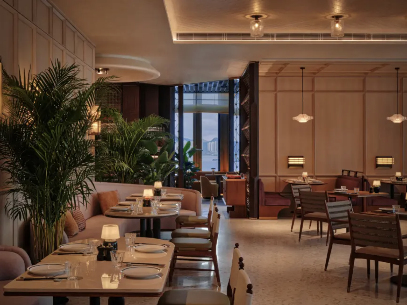 尖沙咀金普頓酒店 Hillside 餐廳午市晚市套餐優惠！周末半自助午餐買一送一 HK$293，晚市和牛配虎蝦 8 折 HK$341