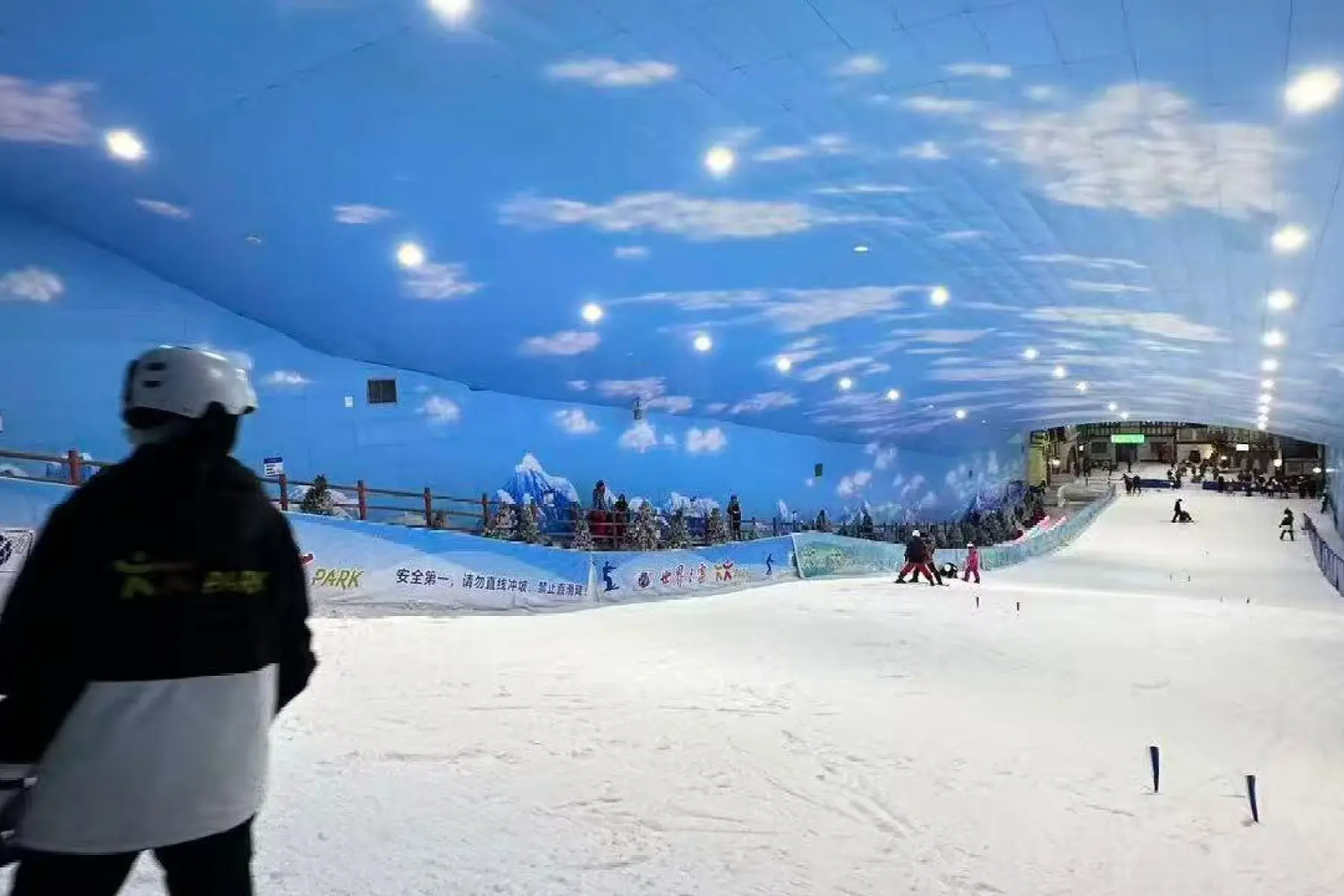 深圳KKPARK阿爾卑斯滑雪場滑雪體驗課優惠低至 HK$1！室內恆溫雪場，2小時滑雪連雪具票平日 HK$202 起，二人同行即減 HK$60